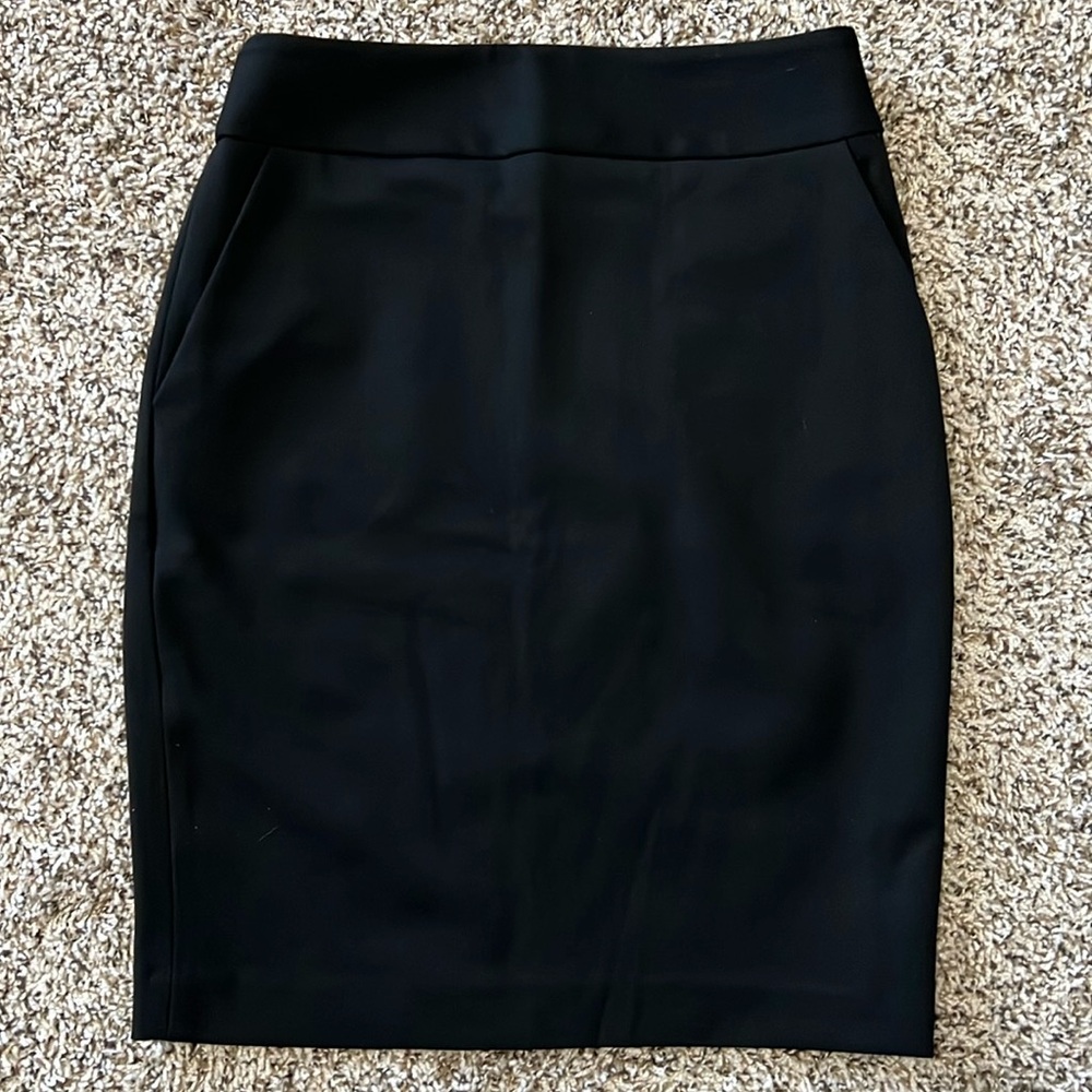 ⭐️ EXPRESS Pencil Skirt with small Slit in back ⭐️